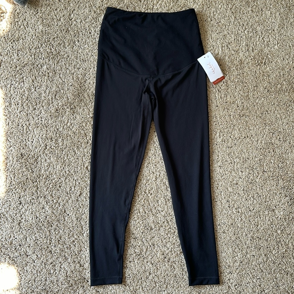 NWT Isabel by ingrid+isabel, postpartum active legging, size M